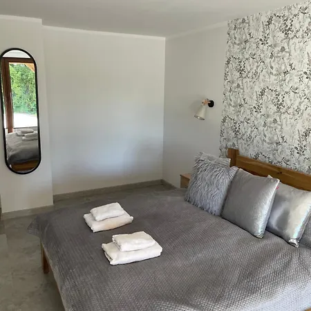 Malinowe Wzgorze Apartment Krzeszna